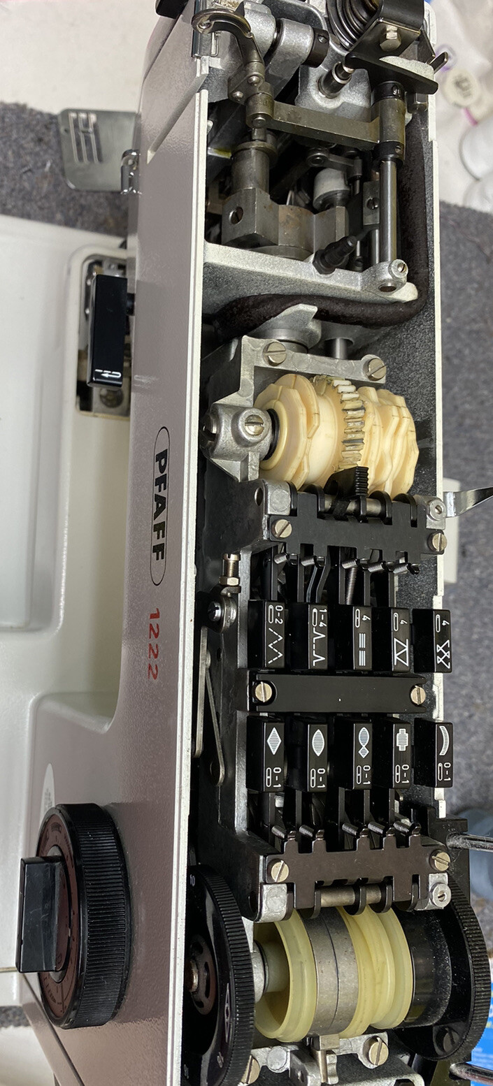 PFAFF 1222 Nähmaschine mit Etui & Buch ***Für Teile oder Reparatur