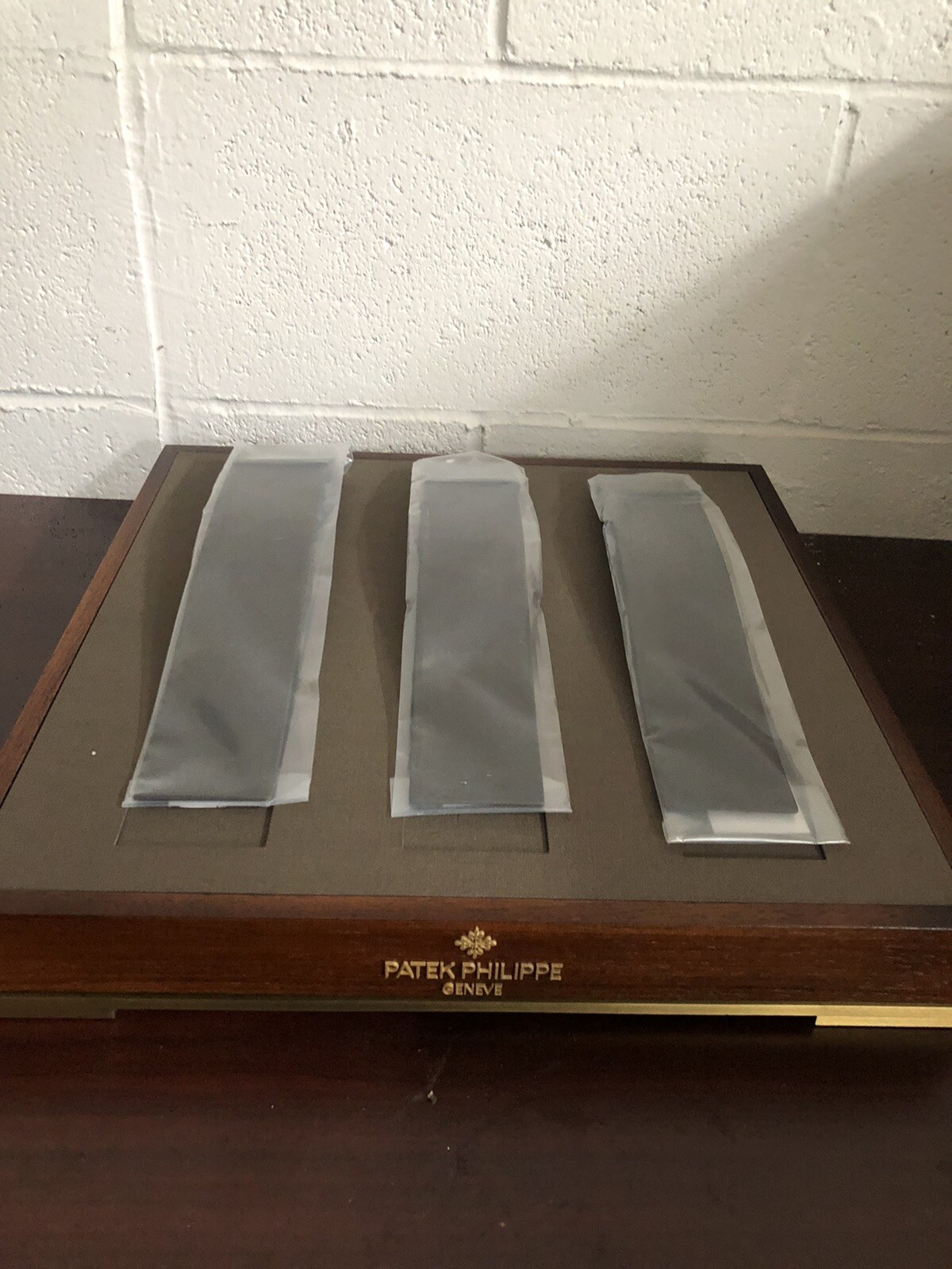 Authentic Patek Philippe Dealer 6 Or 3 Watches Display!!!
