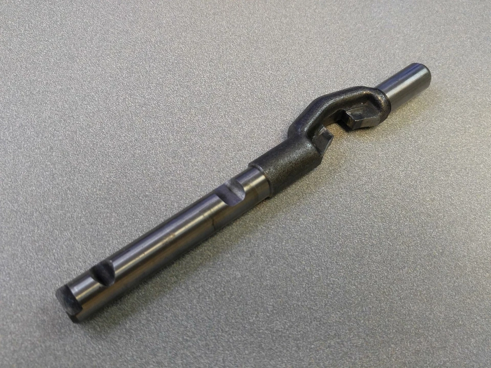 EXCELLENT ORIGINAL PORSCHE 914 TRANSMISSION 2ND TO 3RD SHIFT ROD 1973-76 NLA 2 - Image 2 of 4