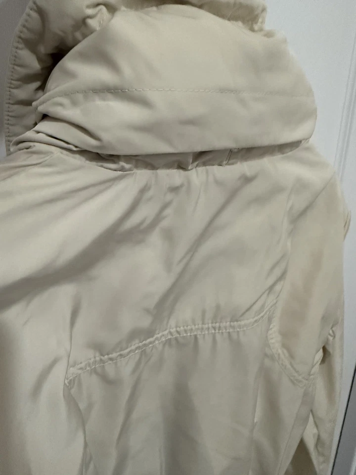 Moncler Ocre Short Parka Novo em folha com etiquetas TAMANHO. 2 2020 1 09 3 1B716 00 C0276 050 - Imagem 3 de 4