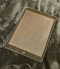 8th Generation iPad 32GB Wifi NOT COMPATIBLE WITH APPLE PENCIL
