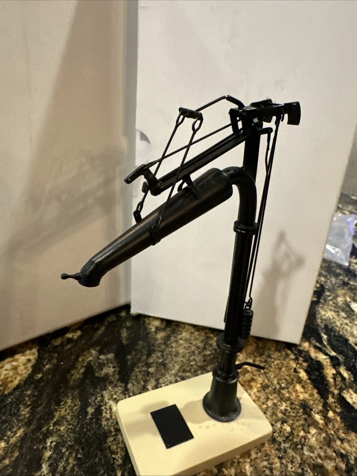 O Scale Brass Operating Water Crane w/Rigging Unboxed - 1:48 - Image 4 of 4