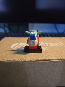 Lego Star Wars Santa Yoda Minifigure From Advent Calendar w/ Backpack