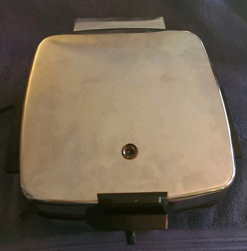 Vintage Manning-Bowman Waffle Iron Maker 37505 Chrome Tested Works!