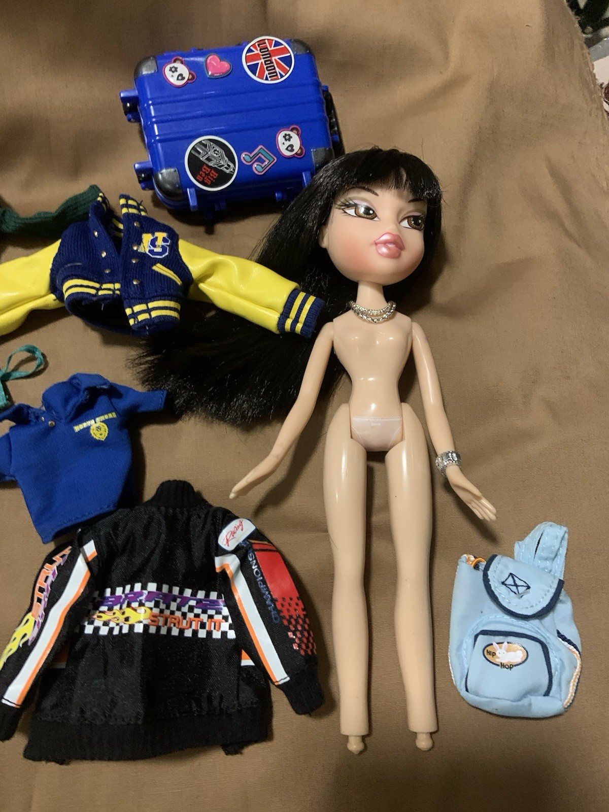Bratz Princess Jade Doll With Lot Of Clothes MGA read