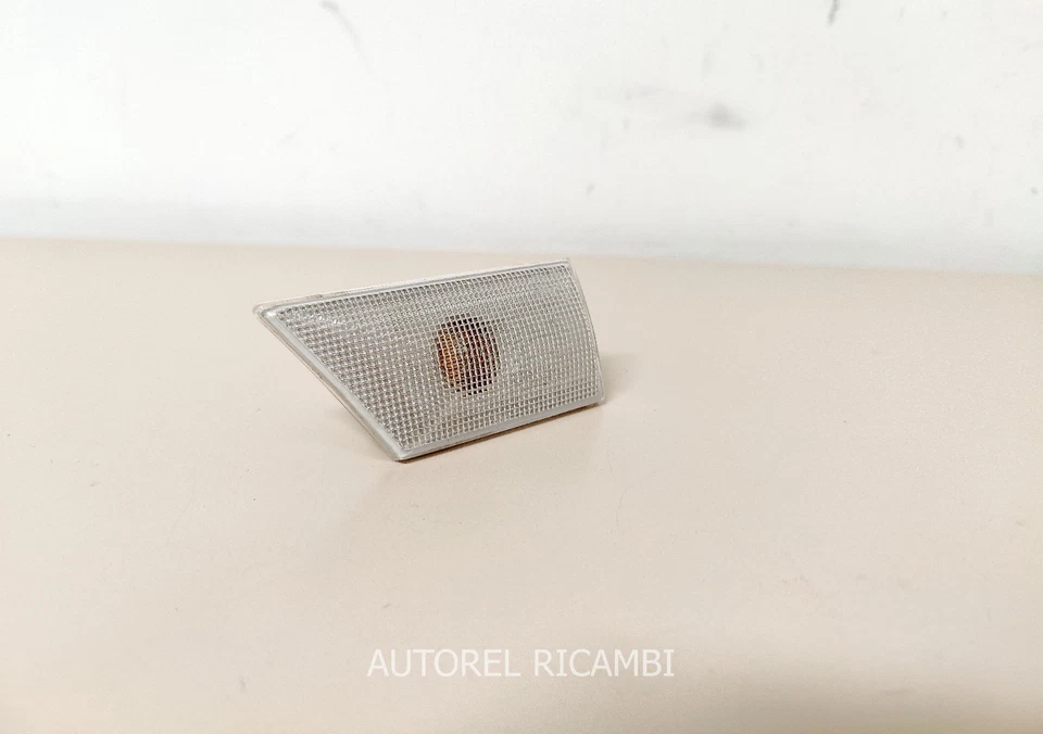 FANALINO FRECCIA LATERALE OPEL VECTRA C 2002 - OPEL VECTRA C GTS BIANCO ORIGINAL - Immagine 2 di 4