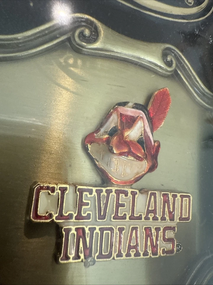 Hebilla de cinturón vintage de los Indios de Cleveland béisbol Raintree latón nuevo en caja años 70’s Foto 3 de 4