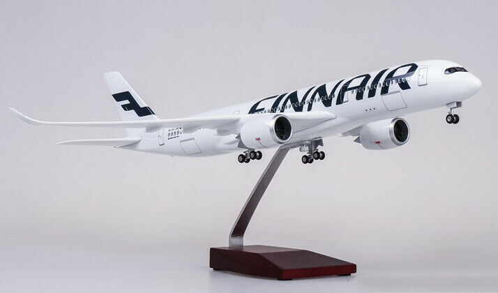 47CM 1:140 FINNAIR AIRBUS A350 Passenger Airplane Landing