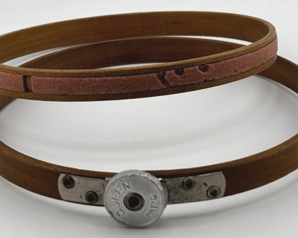 Vintage Queen Tension Wheel 5" Wood Embroidery Hoop Felt Lined - Image 4 of 4