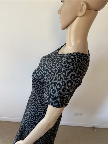 Vestido Ann Taylor Negro y Gris Estampado Animal Leopardo Elastizado Ajuste y Acampanado Talla 2 - Imagen 5 de 12