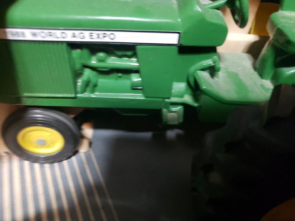 Tractor John Deere World Ag Expo 1988 modelos a escala Dyersville Iowa fila de cultivo Trac Foto 4 de 4