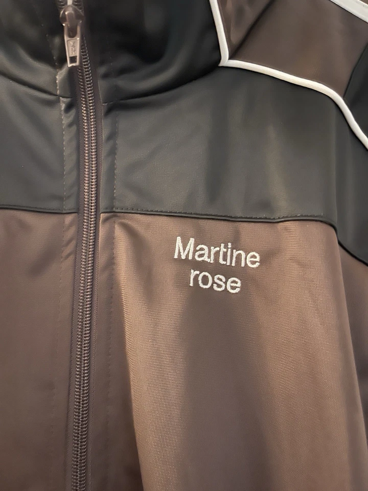 Chaqueta deportiva Martine Rose marrón encogida Foto 2 de 4