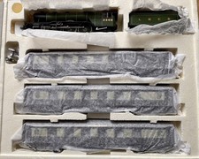 Hornby Queen of Scots train pack Gladiateur engine Limited Edition