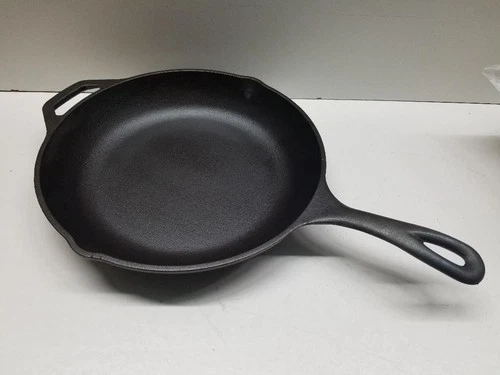 Vintage Lodge  CS2 Cast Iron 10” Chef Skillet 2-Spout EXCELLENT!