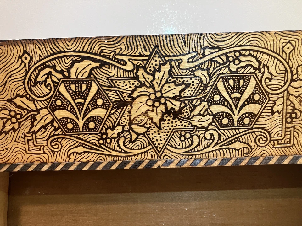 古董复古艺术木质 Pyrography 圣诞礼物盒 10 英寸 & Lefton 陶瓷天使 3 英寸 — 第 4/4 张图片