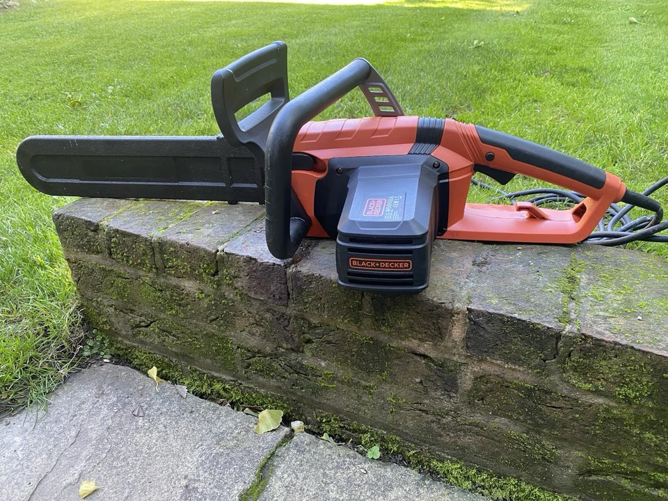 BLACK+DECKER 2200W 45cm Cutting Bar 5.5 kg Corded Electric Chainsaw - Image 4 of 4