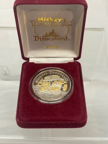 DISNEEY TOONTOWN Opening Date 1 oz. 999 Silver Proof Round / GOLD Accents