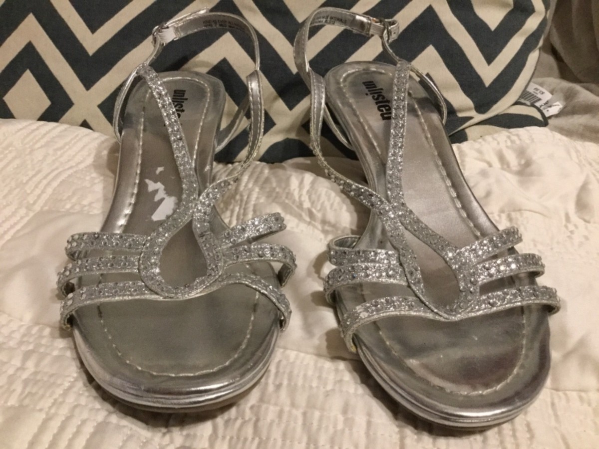 Women's 7M Unlisted Silver Glitter Rhinestone Strappy Sandals KIND