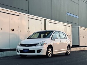 Nissan: Versa SL