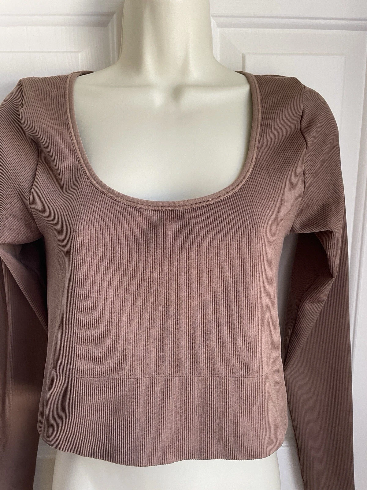 athleta aurora crop top seamless ribbed long sleeve shirt