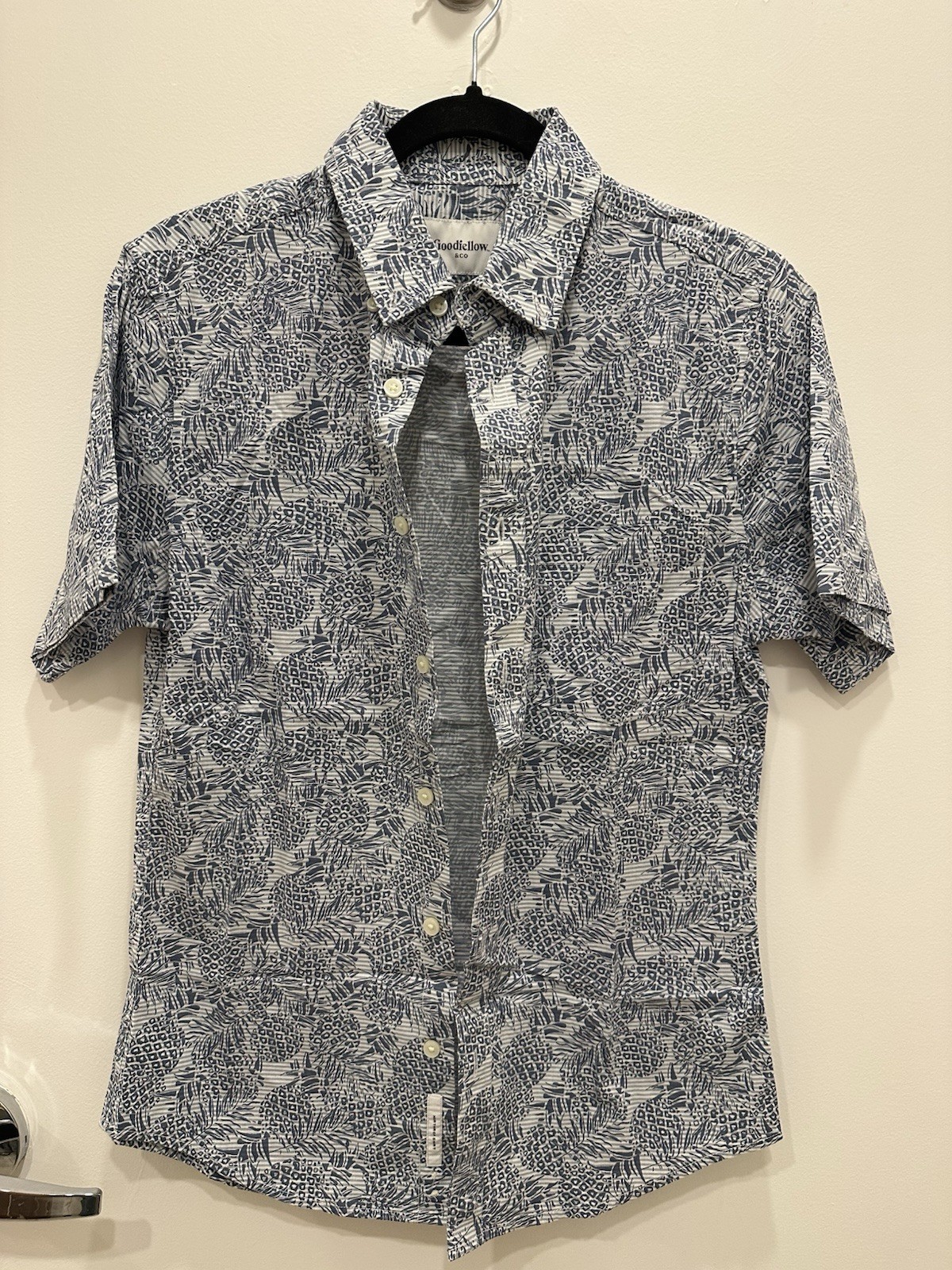 Goodfellow & Co Men's Slim Fit Pineapple Short Sleeve Shirt Blue/White S