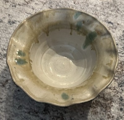 Vintage Handmade Studio Art Pottery Ruffled Round 7'' BOWL DISH Cream And Green