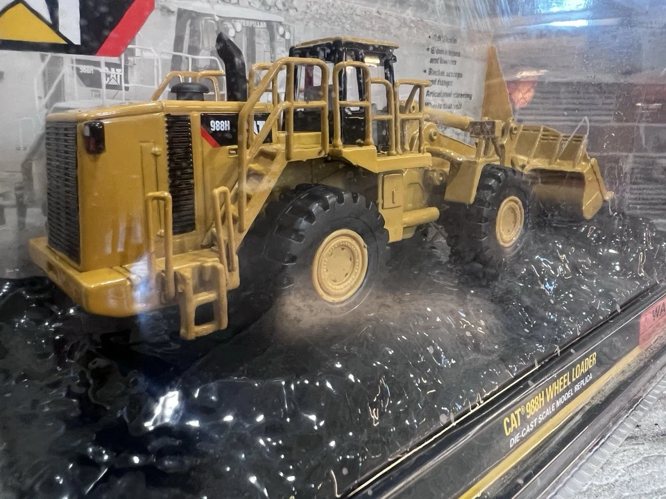 Norscot  CAT 988G Wheel Loader 55302 NiB - 1:64 scale - Image 2 of 4