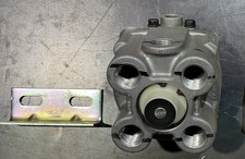 NEW Bendix R-12DC Air Brake Relay Valve 80047...