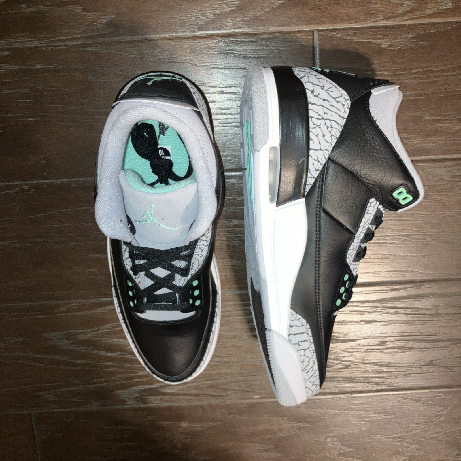 Air Jordan 3 Retro Green Glow in Size 10