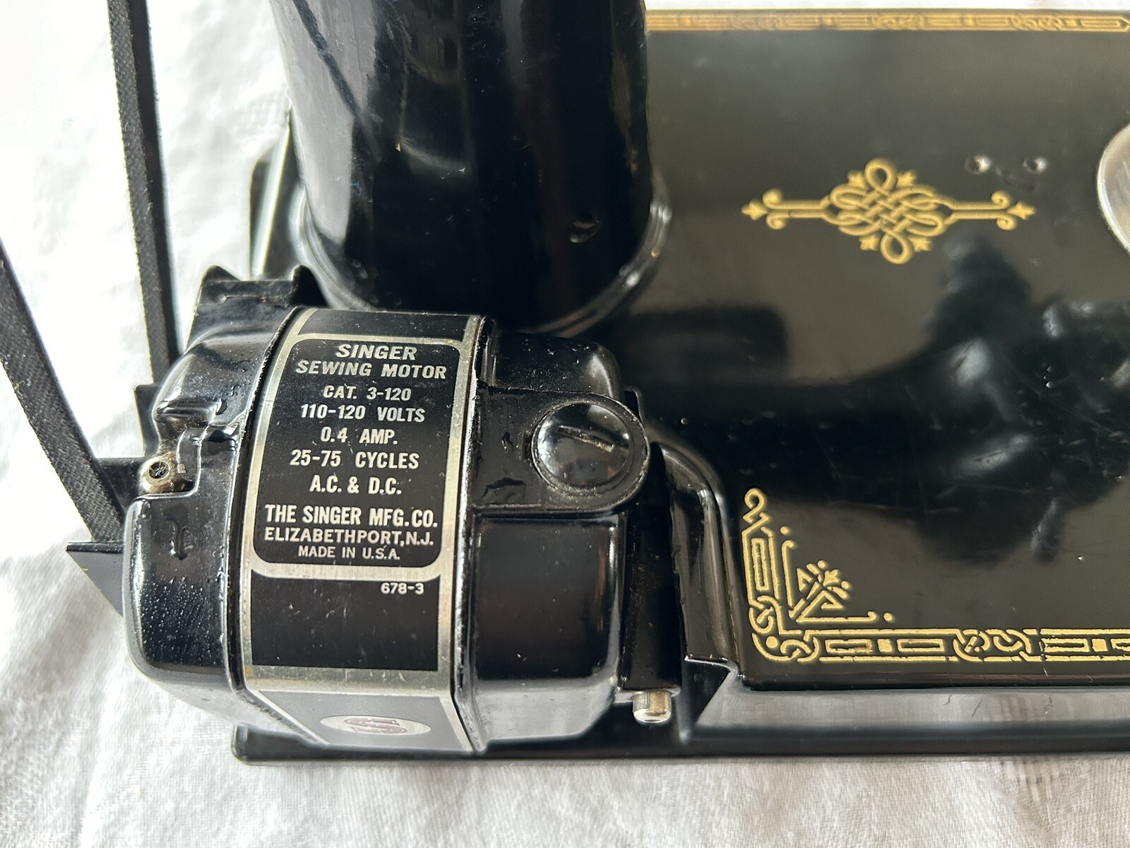 Vintage Singer Portable Electric Sewing Machine 2211 Original Case