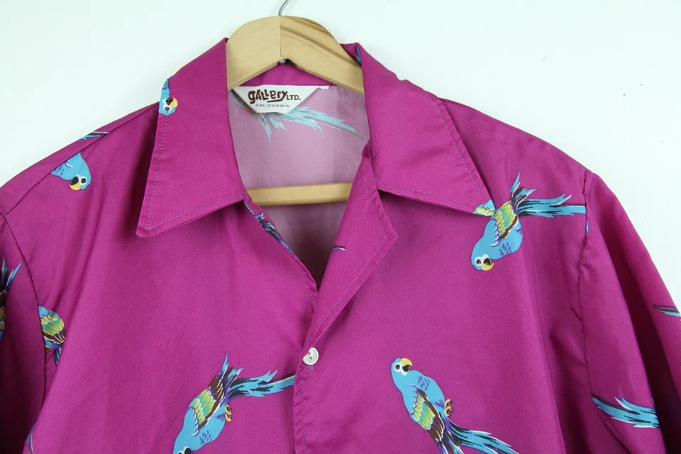 DEFECTOS DE COLECCIÓN AÑOS 70 80 Camisa Loro Púrpura Hawaiana Magnum PI M 46" Pecho Surf Playa Foto 3 de 4