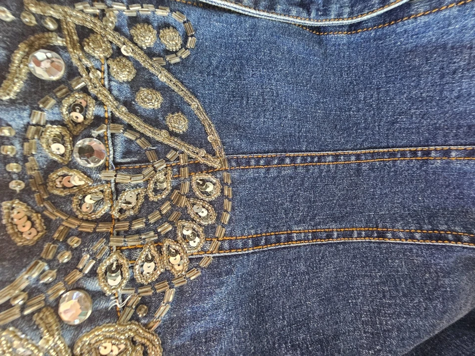 Maggie Dulce Bordado con Beats Deninm Bottons en la parte delantera T183 Foto 4 de 4