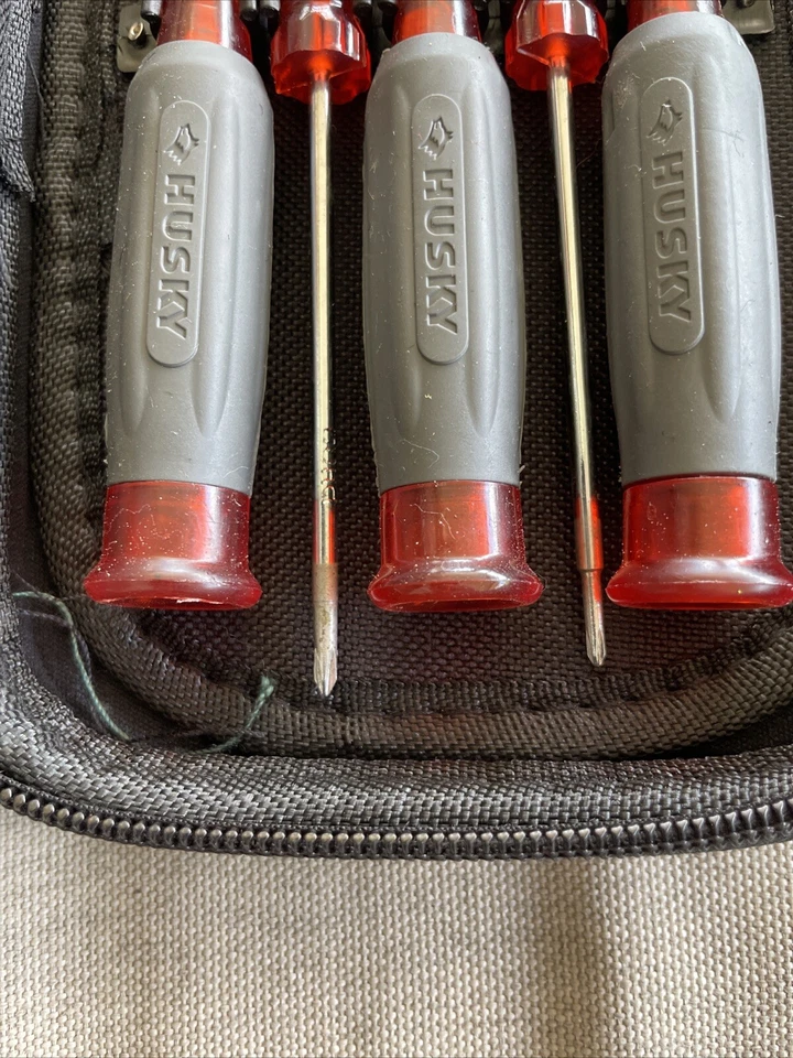 JUEGO DE DESTORNILLADORES HUSKY DRIVER 10 PIEZAS RESISTENTE NYLON CREMALLERA ESTUCHE NEGRO (202) Foto 4 de 4