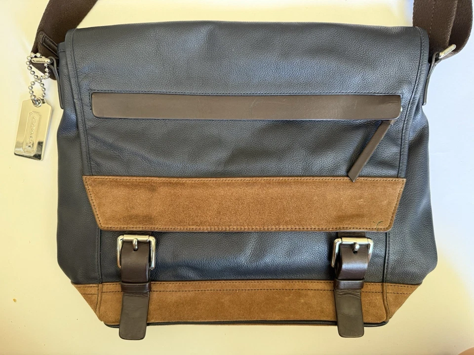 Bolso Mensajero Coach Cuero Guijarro Azul Marino/Gamuza  Foto 2 de 4