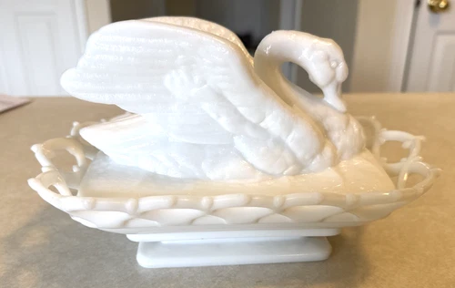 Vintage Milk Glass Atterbury  Westmorland Winged Swan On Lattice Nest 9.75" x 6"