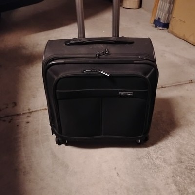 Perry Ellis Charleston Lightweight Spinner Carry-On Luggage, Black U1