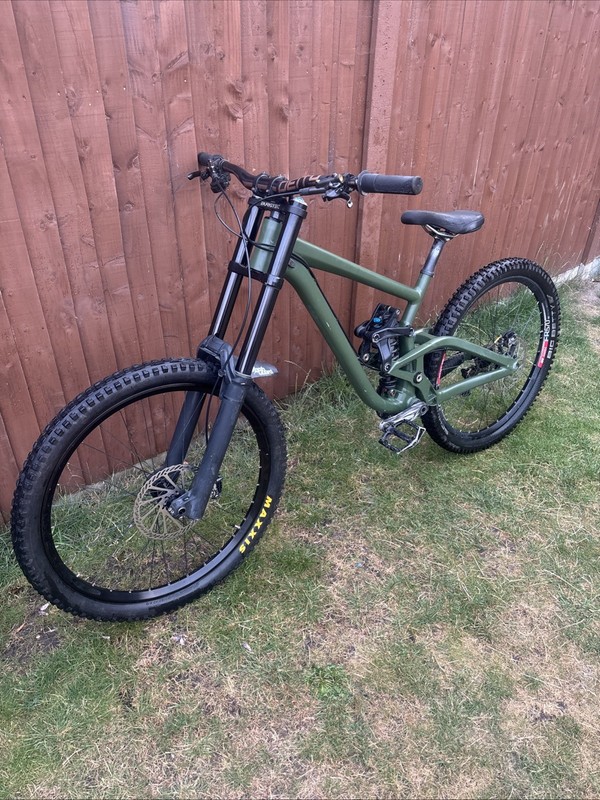 Scott Gambler DH MTB Upgraded High Spec Medium Frame 27.5” Wheels