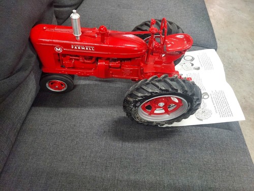 ertl farmall M 1/8 scale 1995 FPS