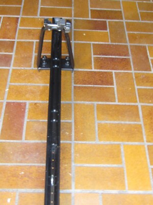 Fahrrad-Dachträger Thule1050-09 bis zu 4 verfügbar mit Befestigungen