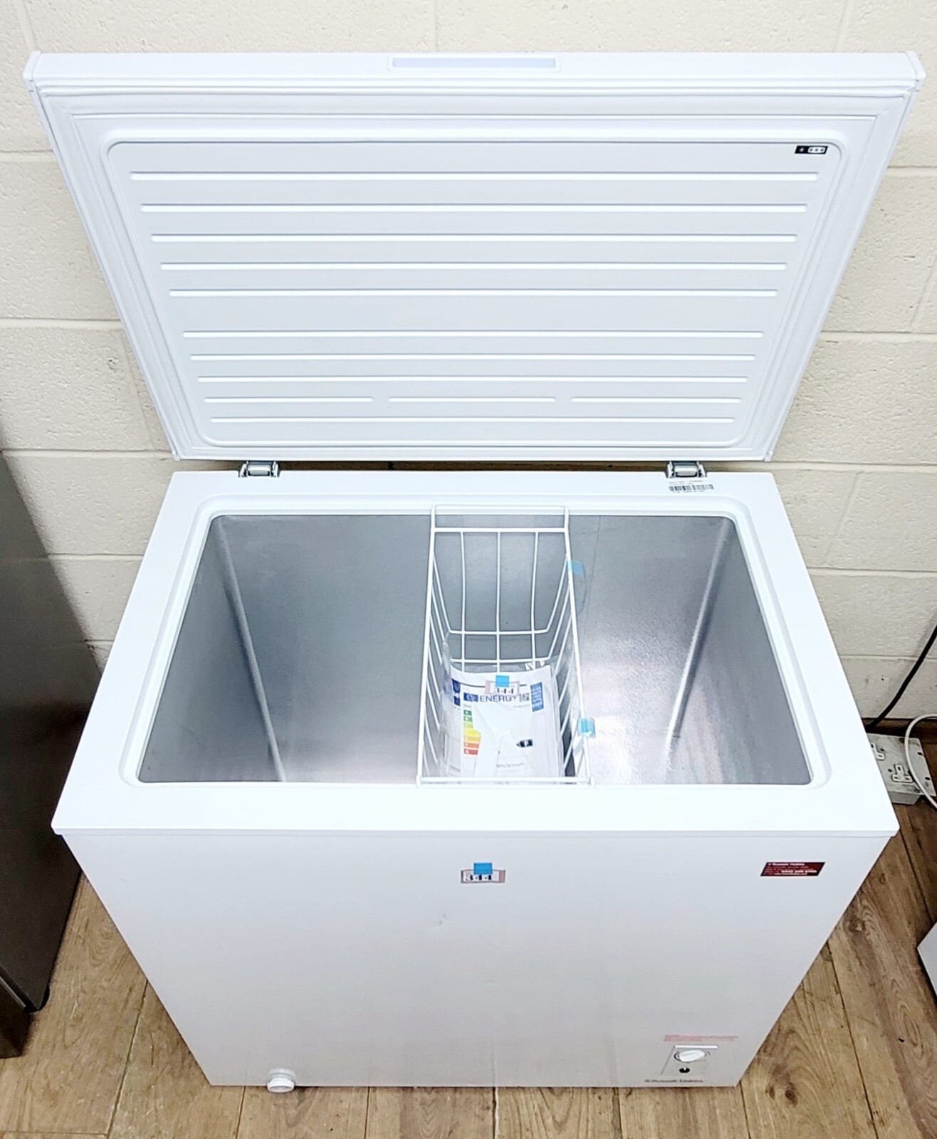Russell Hobbs Big Chest Freezer 198L Freestanding White RH198CF3003