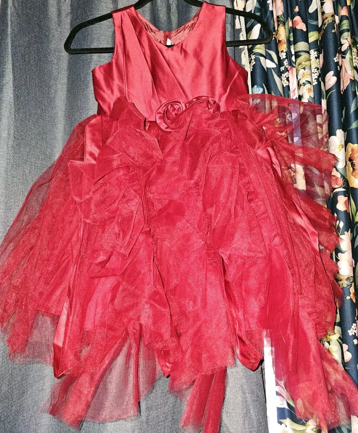 Formal GIRLS Size 6. Red Tulle Gown