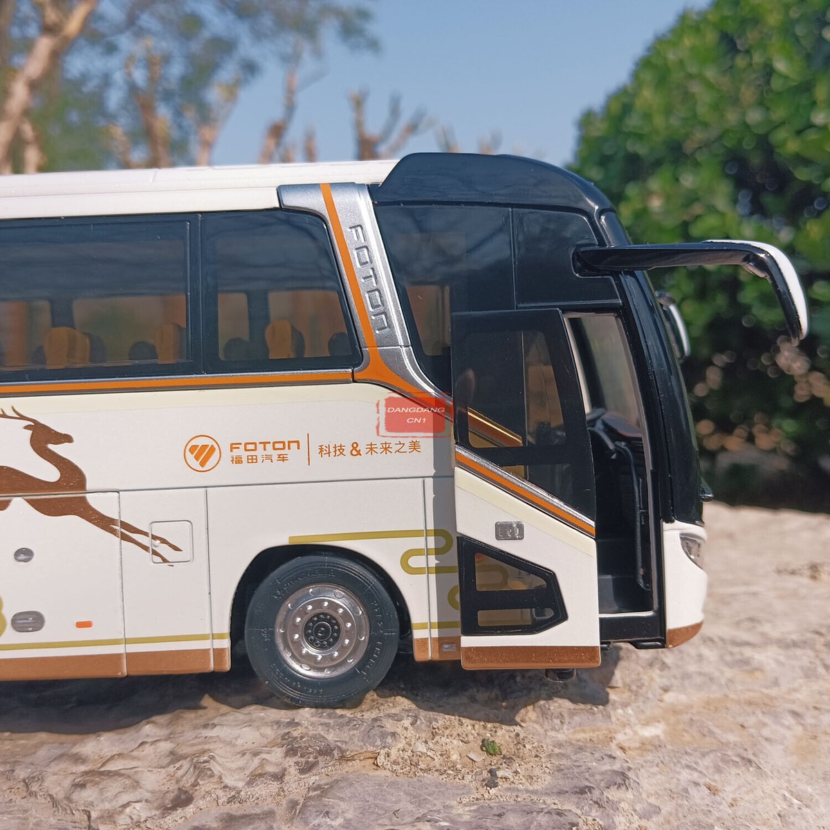 1:36 Foton Ouhui BJ6122 Luxury Bus Diecast Model w/Led Light USB