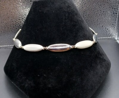 Trifari Marked Silvertone Shiny Metal Statement Necklace