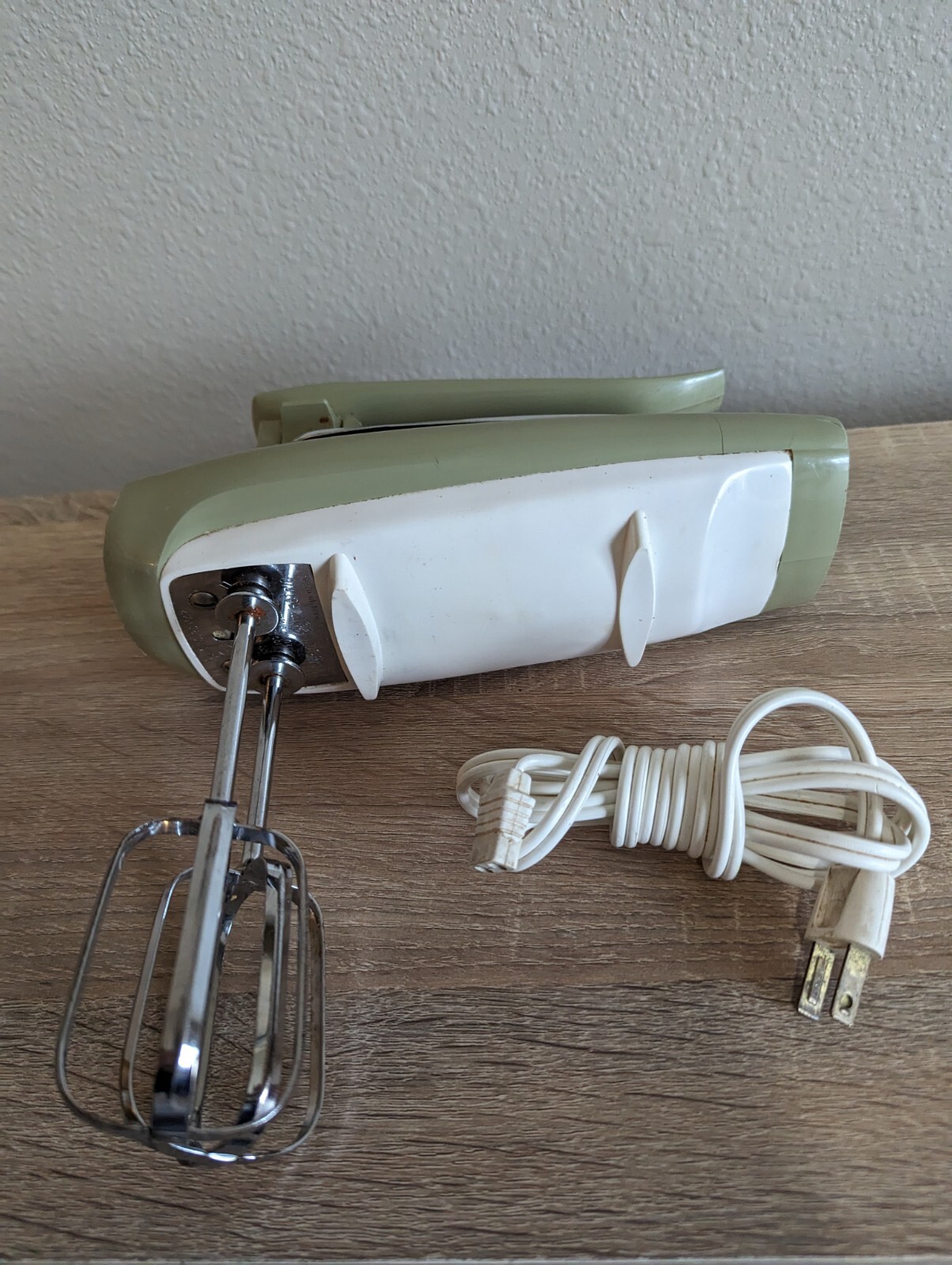 Vtg GE General Electric Hand Mixer Atomic Avocado Green Model M47 WORKS
