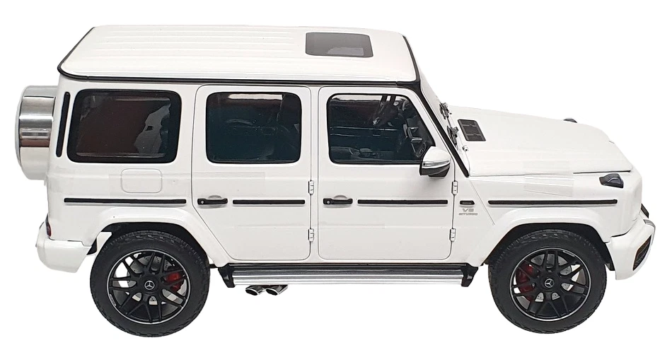 Minichamps 1/18 Scale 110 037065 - 2018 Mercedes AMG G63 - White - Image 3 of 4