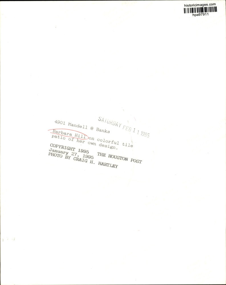 1995 Press Photo Barbara Hill sits on colorful tile patio of her own design, TX