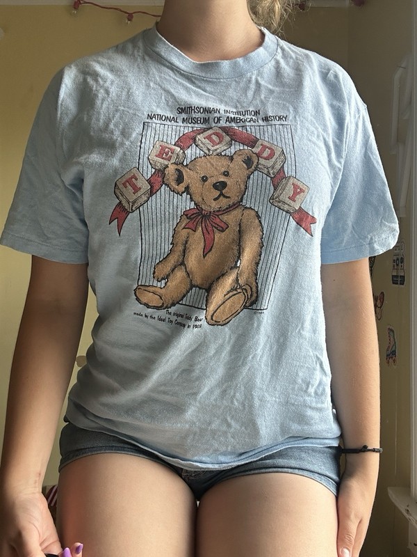 90s Vintage T-shirt With Smithsonian Teddy Bear And Vintage Stitching ￼