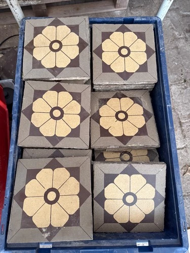 Floral Cement Tiles / Approx 100 Years Old / Historic Tiles / 17x17cm