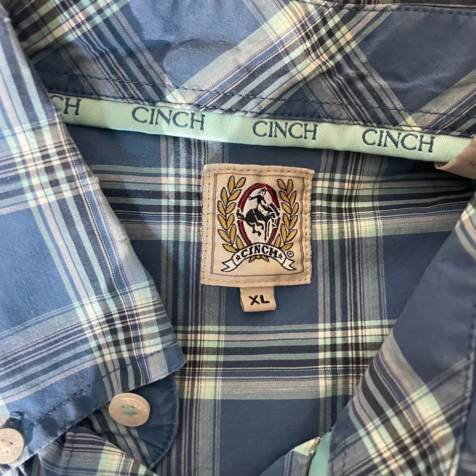 Camisa grande occidental de manga corta a cuadros azul blanco Cinch para hombre Foto 2 de 3