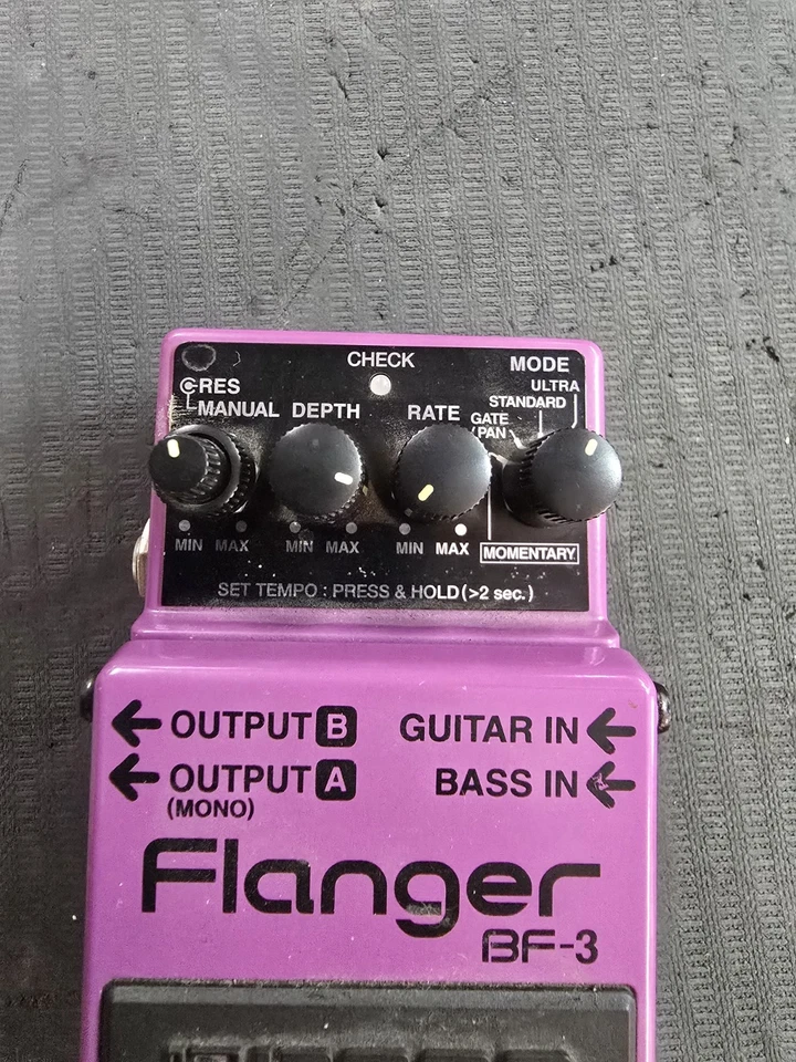 Pedal de efeitos de baixo Boss BF-3 Flanger estéreo digital guitarra - Imagem 2 de 3